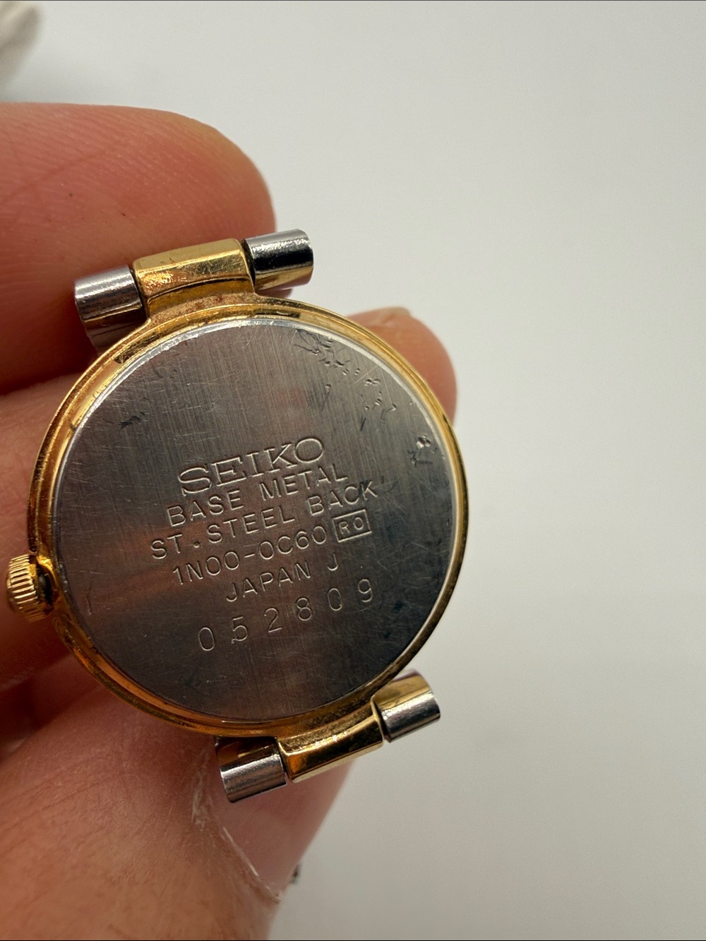 VTG Seiko Two-Tone Gold and Silver Women's Watch - Picture 4 of 10